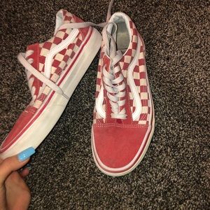 red checkered old skool vans🎒👟